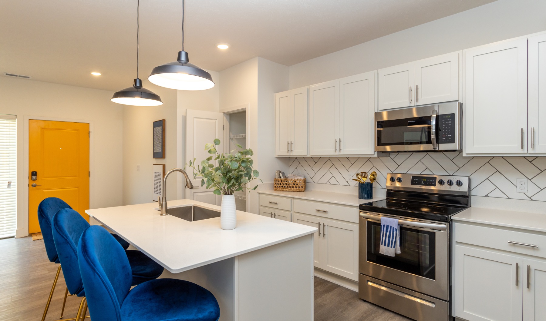 Perfect Blend of Sophistication<br> and Comfort Perfect Blend of Sophistication<br> and Comfort