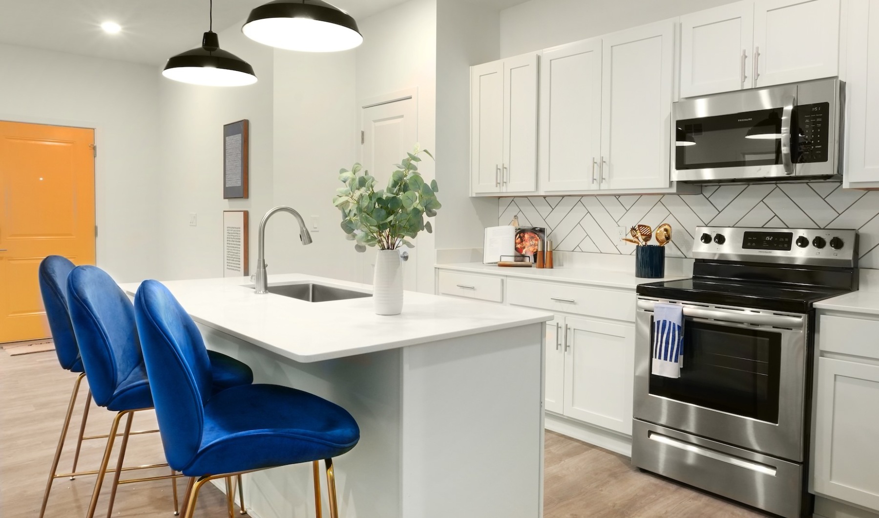 Perfect Blend of Sophistication<br> and Comfort